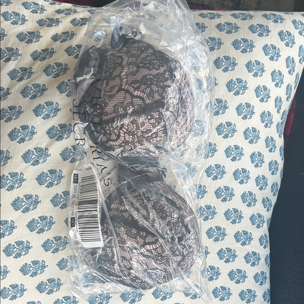 Victoria's Secret Black and Pink Lace Bra